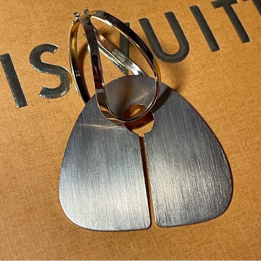 Louis Vuitton Architectural Leaf Single Earring by Nicolas Ghesquière - Picture 11 of 17